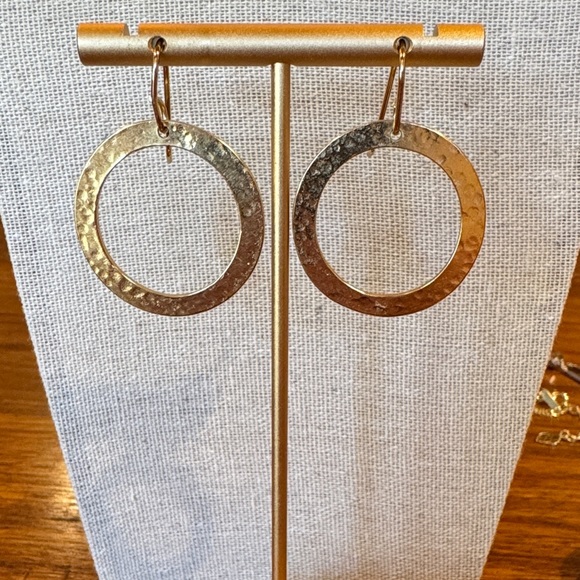 Golden earrings - Picture 1 of 3